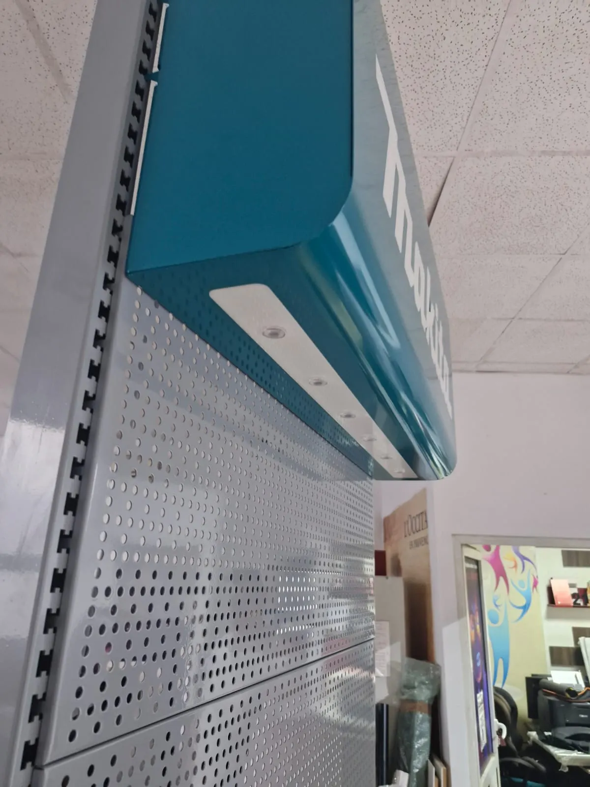 Display retail